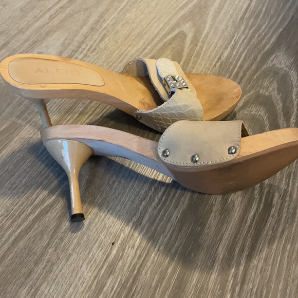 CLOG Sandals with buckle. - Picture 3 of 3